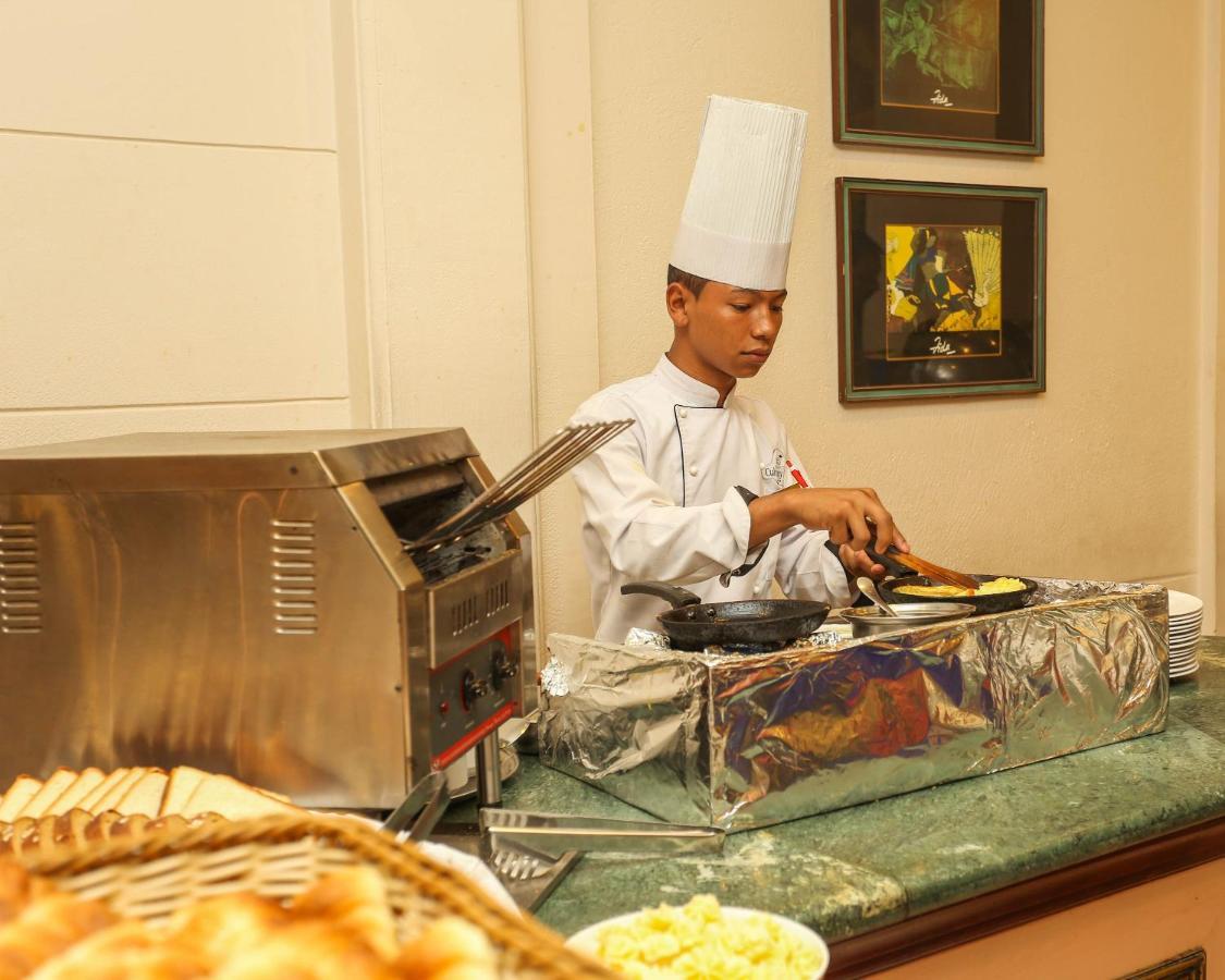 Grand Hotel Kathmandu Bagian luar foto