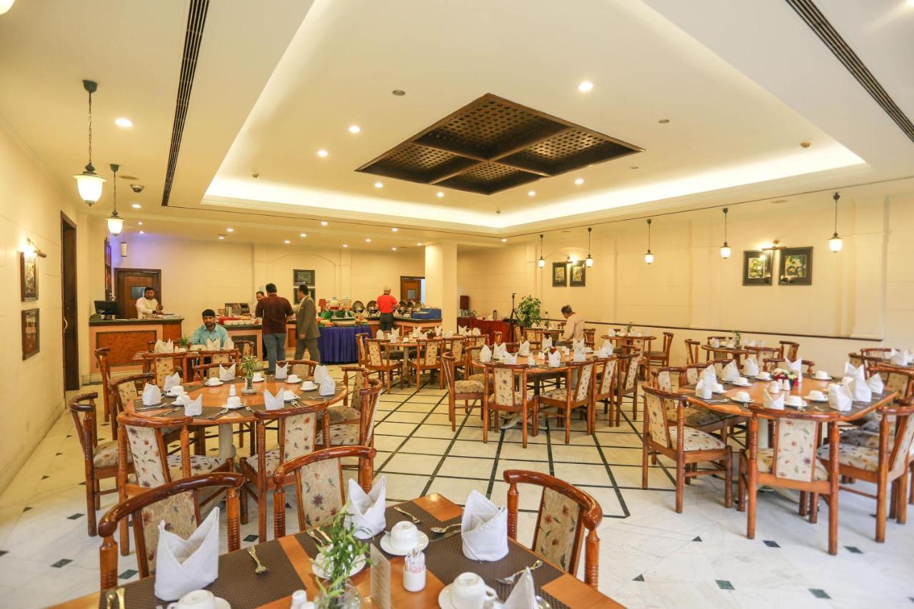 Grand Hotel Kathmandu Bagian luar foto