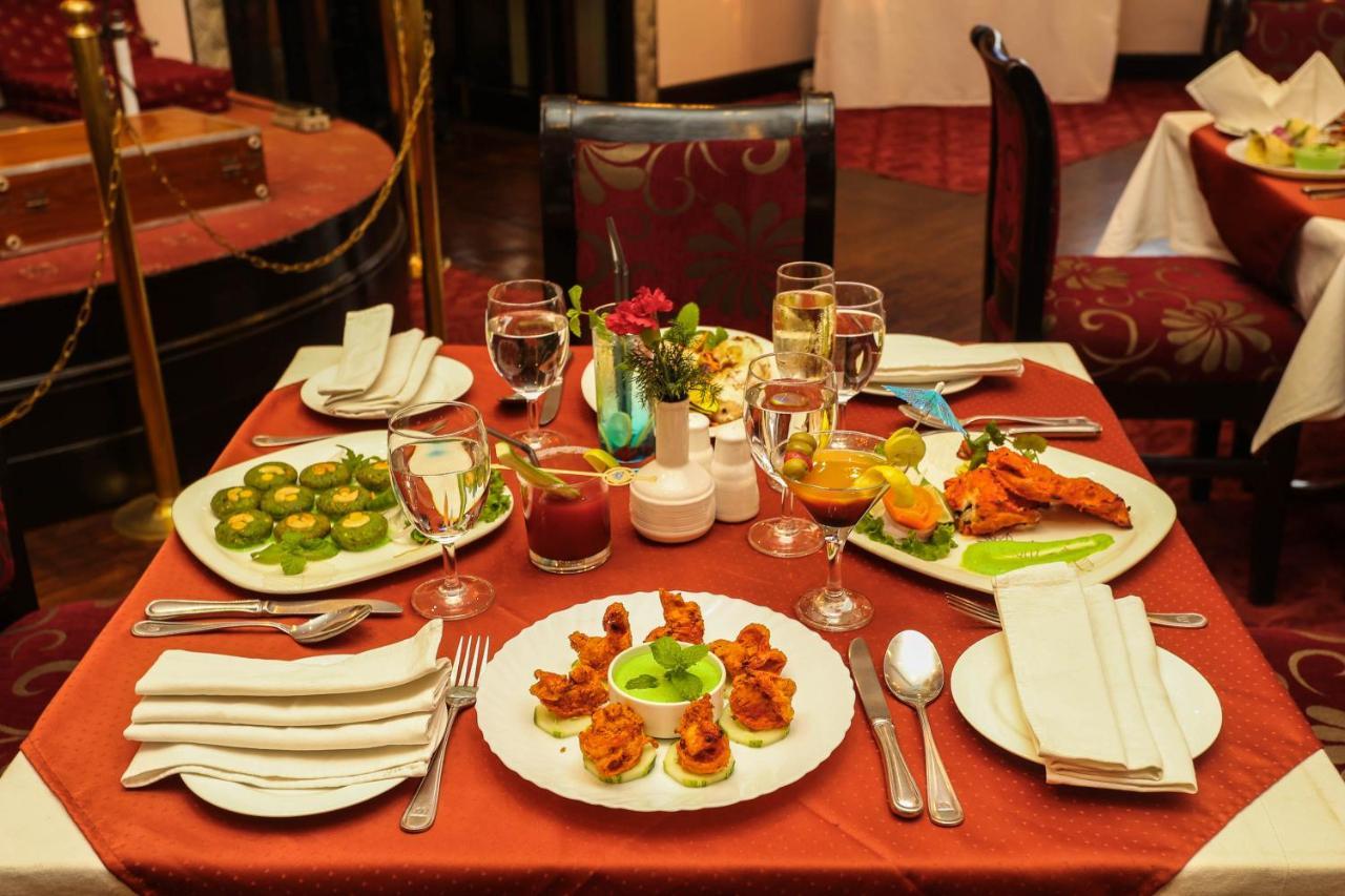 Grand Hotel Kathmandu Bagian luar foto