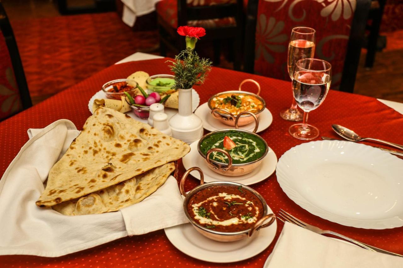 Grand Hotel Kathmandu Bagian luar foto