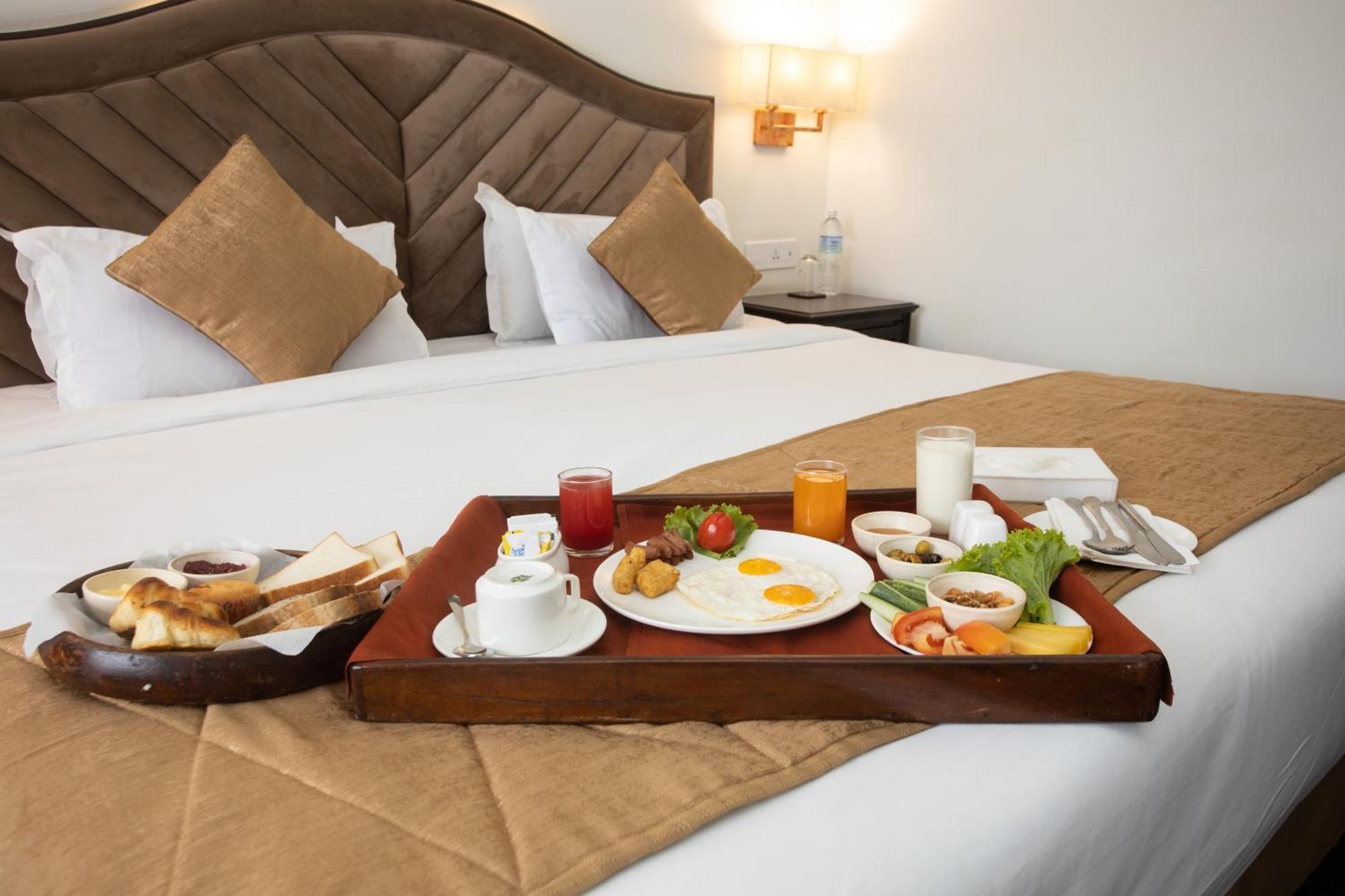 Grand Hotel Kathmandu Bagian luar foto