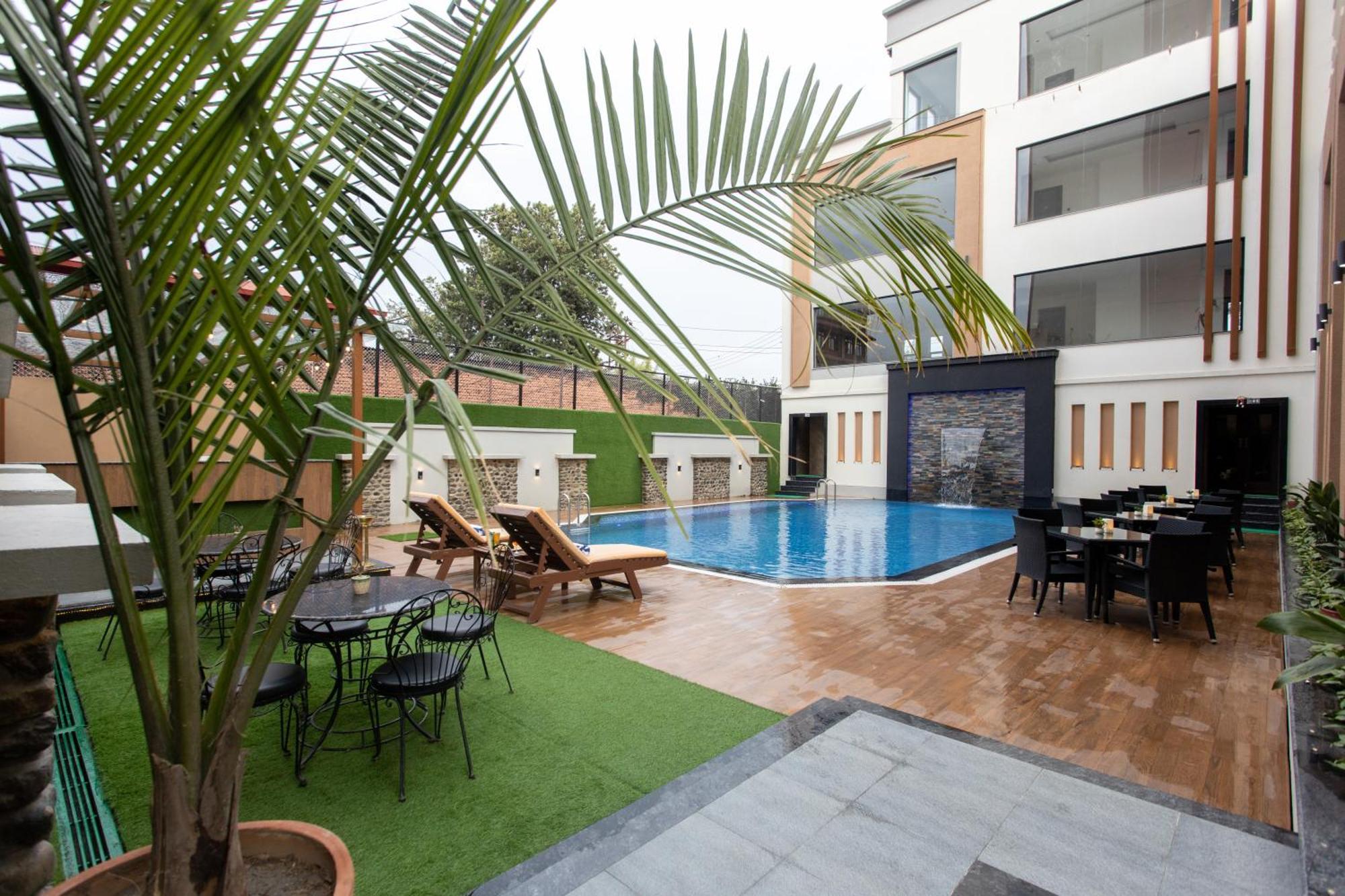 Grand Hotel Kathmandu Bagian luar foto