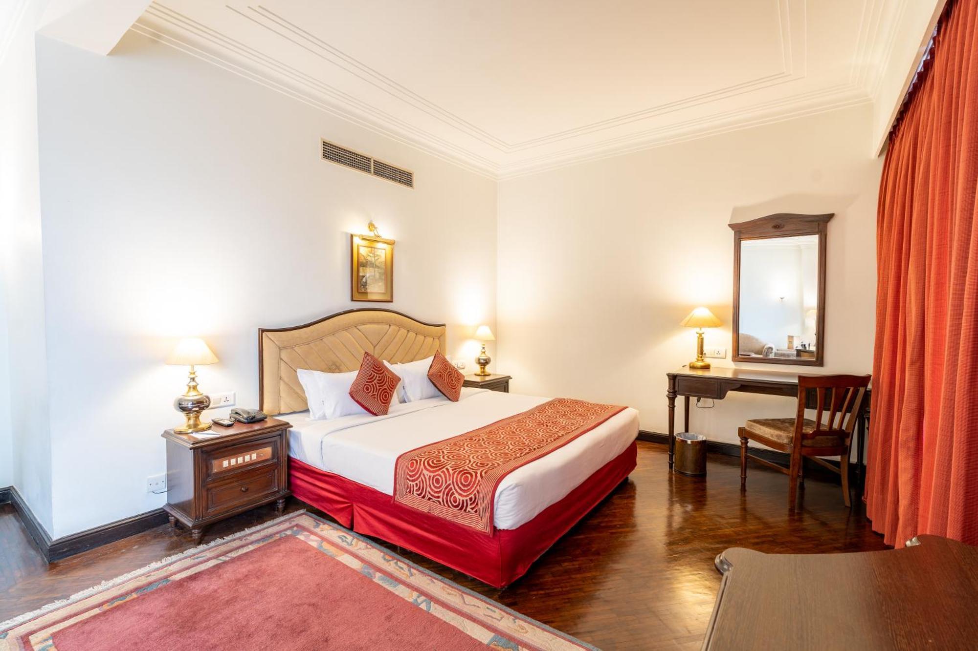 Grand Hotel Kathmandu Bagian luar foto