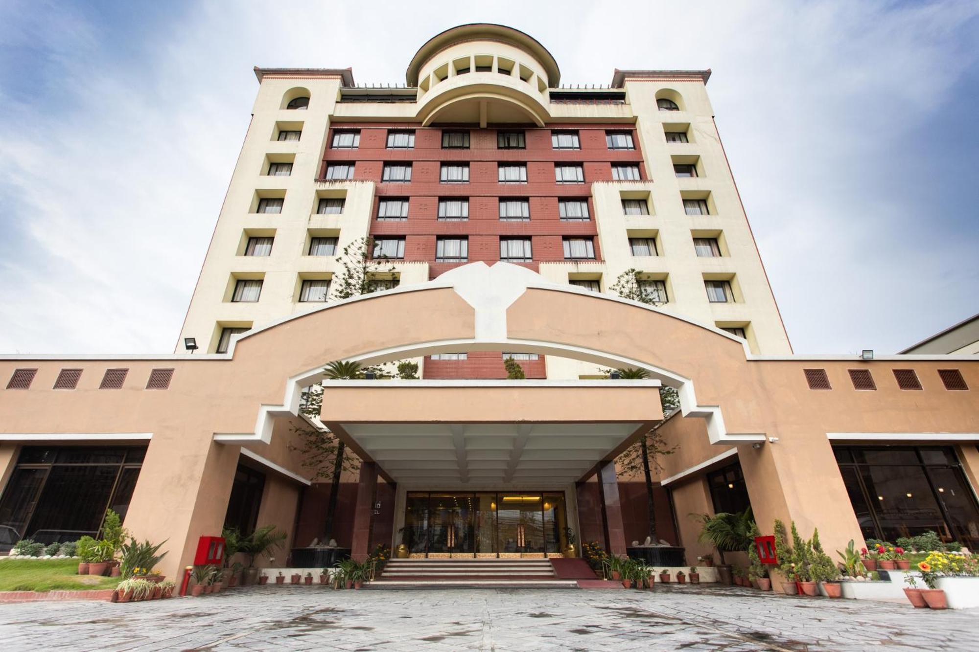 Grand Hotel Kathmandu Bagian luar foto