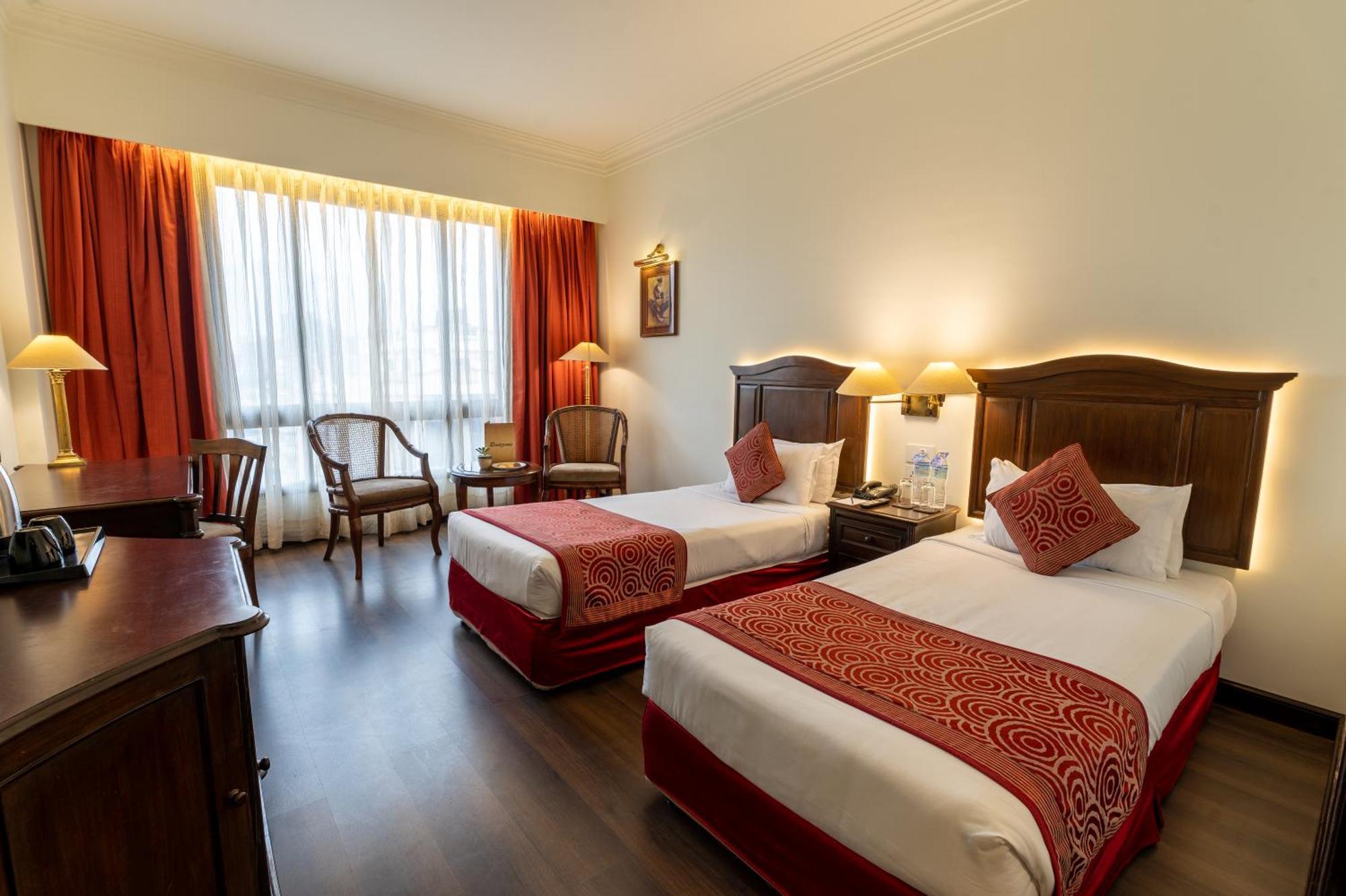 Grand Hotel Kathmandu Bagian luar foto