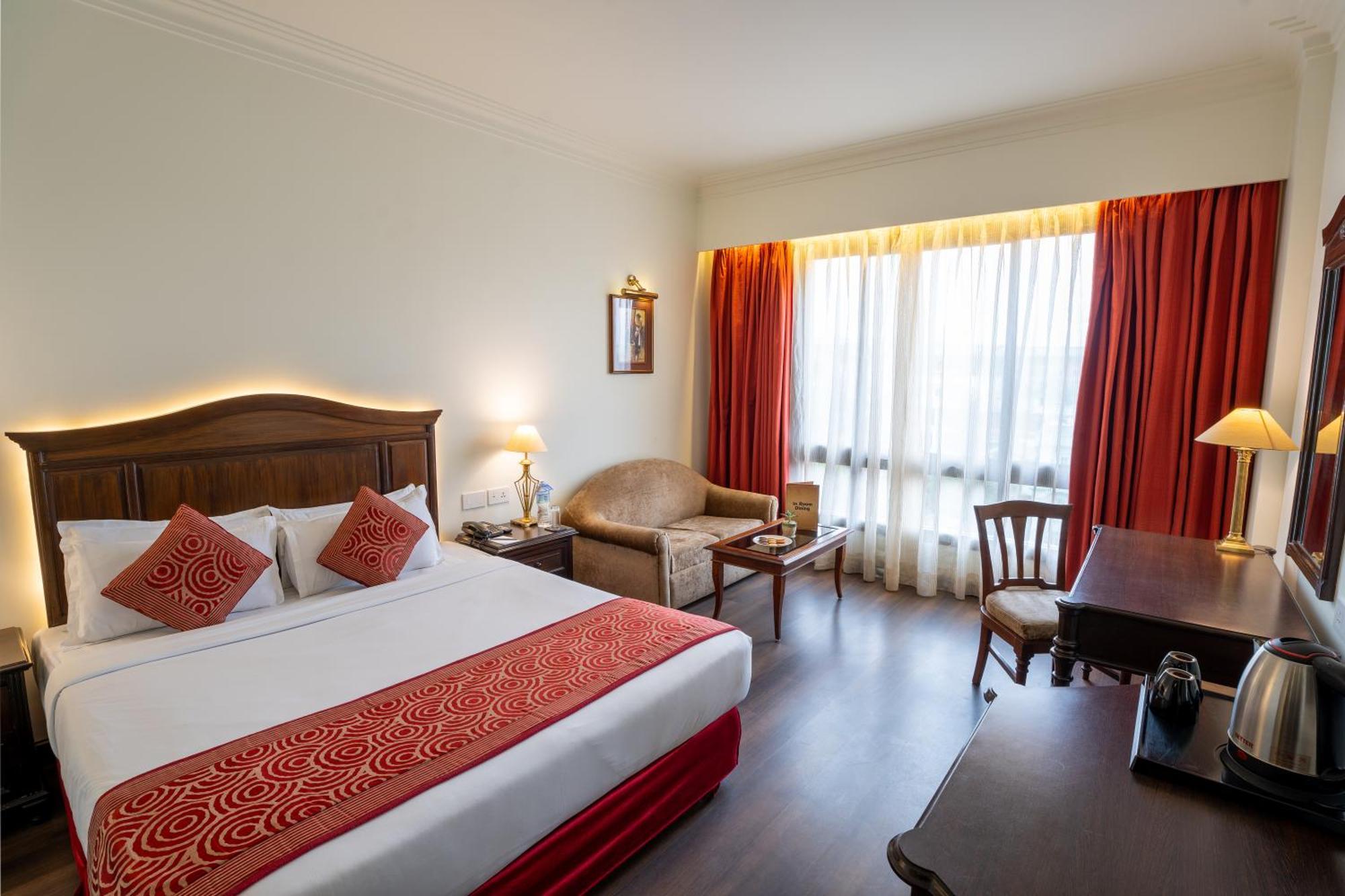 Grand Hotel Kathmandu Bagian luar foto