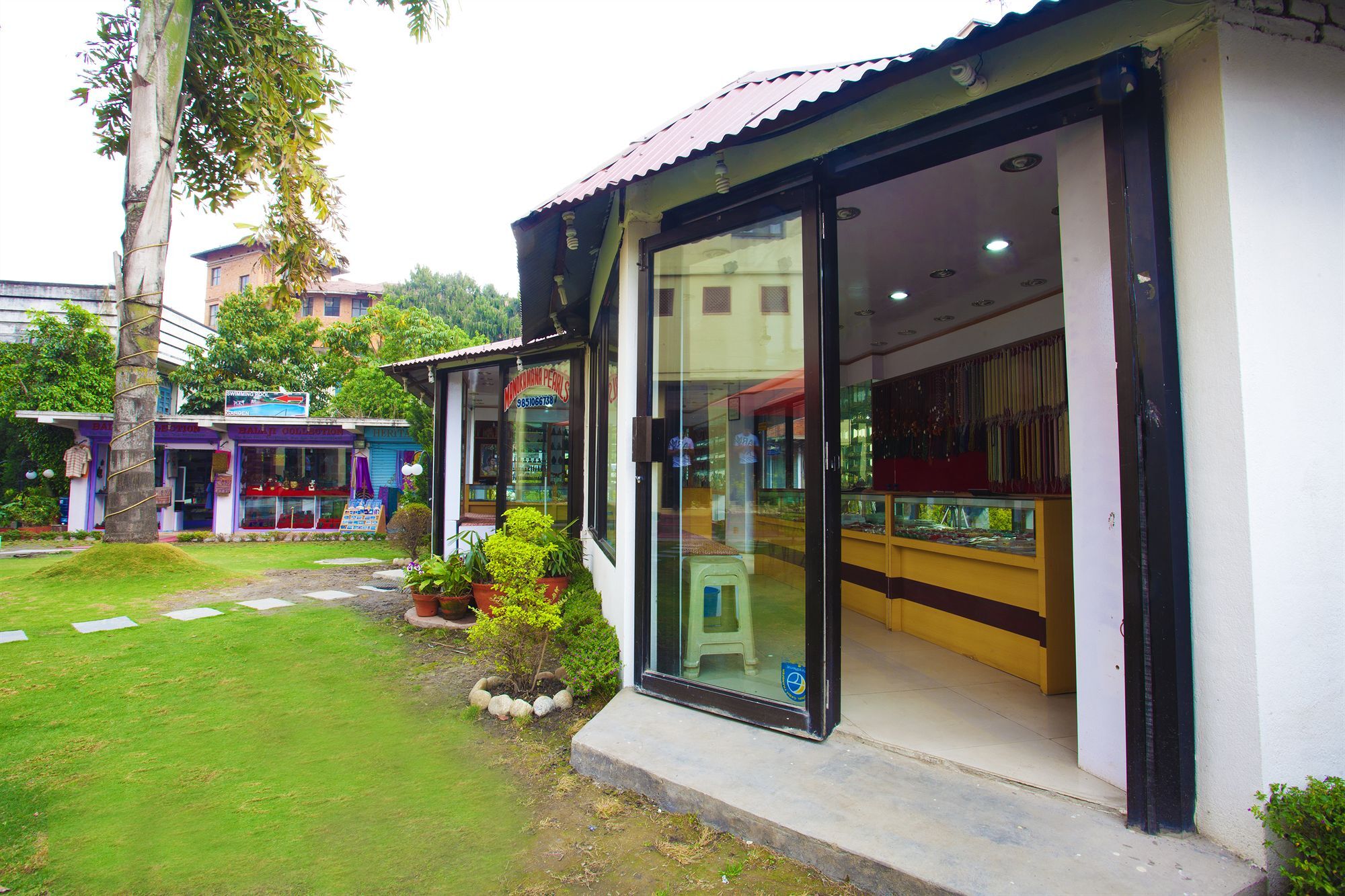 Grand Hotel Kathmandu Bagian luar foto