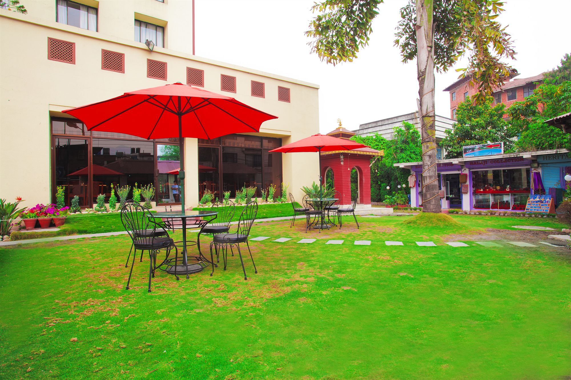 Grand Hotel Kathmandu Bagian luar foto