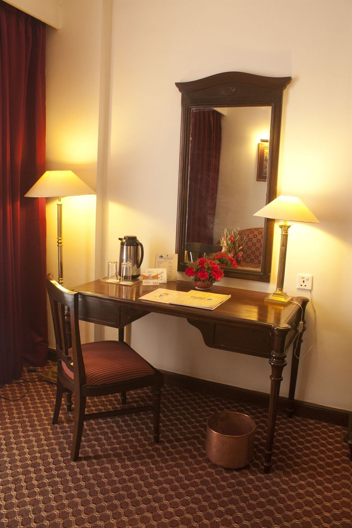 Grand Hotel Kathmandu Bagian luar foto