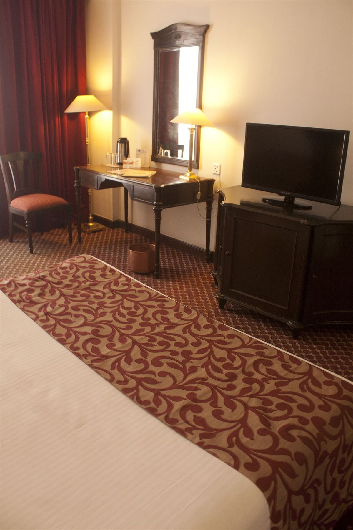 Grand Hotel Kathmandu Bagian luar foto