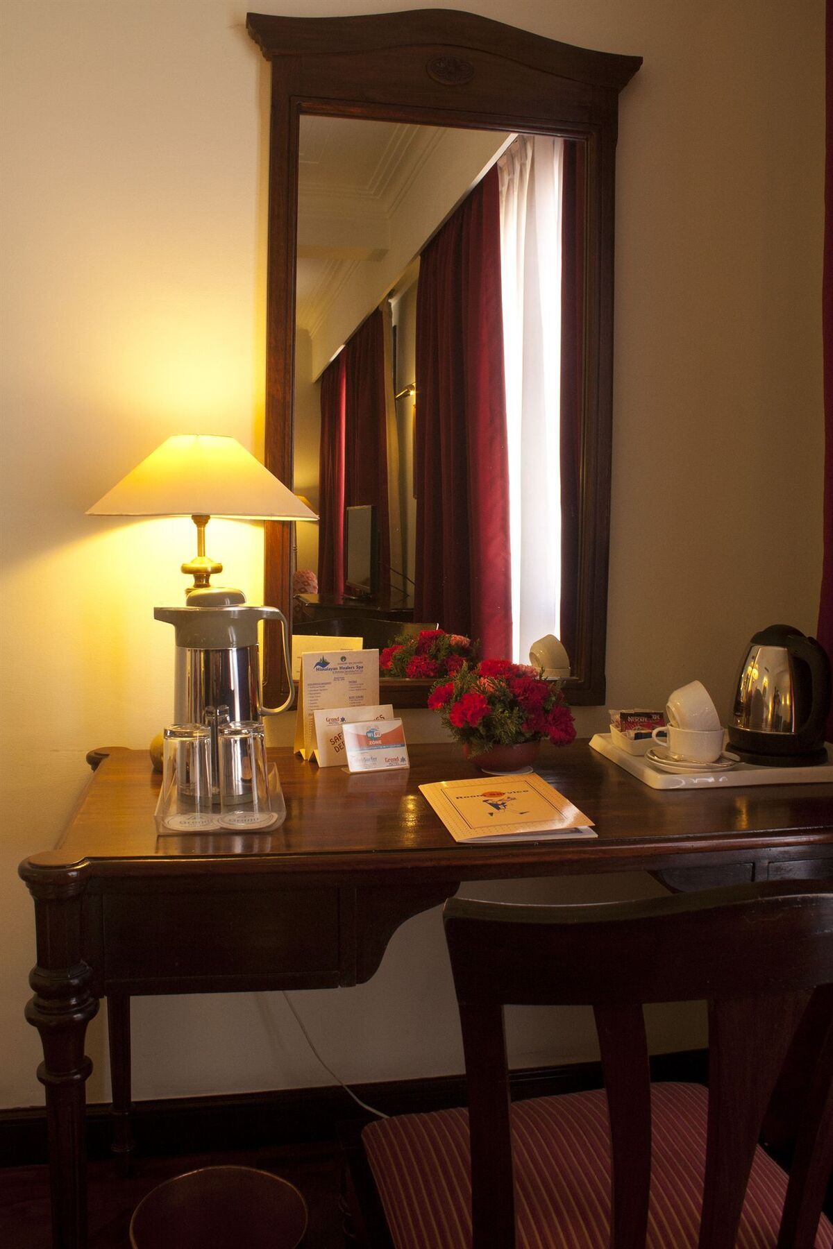 Grand Hotel Kathmandu Bagian luar foto