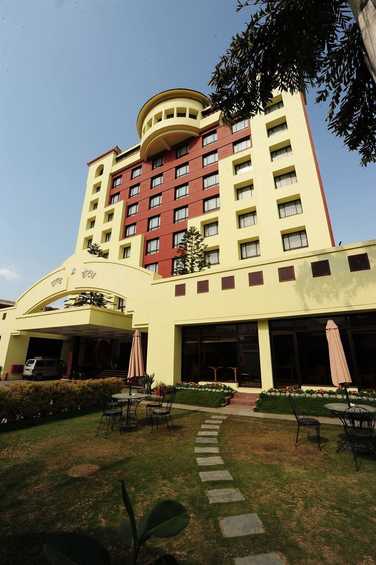 Grand Hotel Kathmandu Bagian luar foto