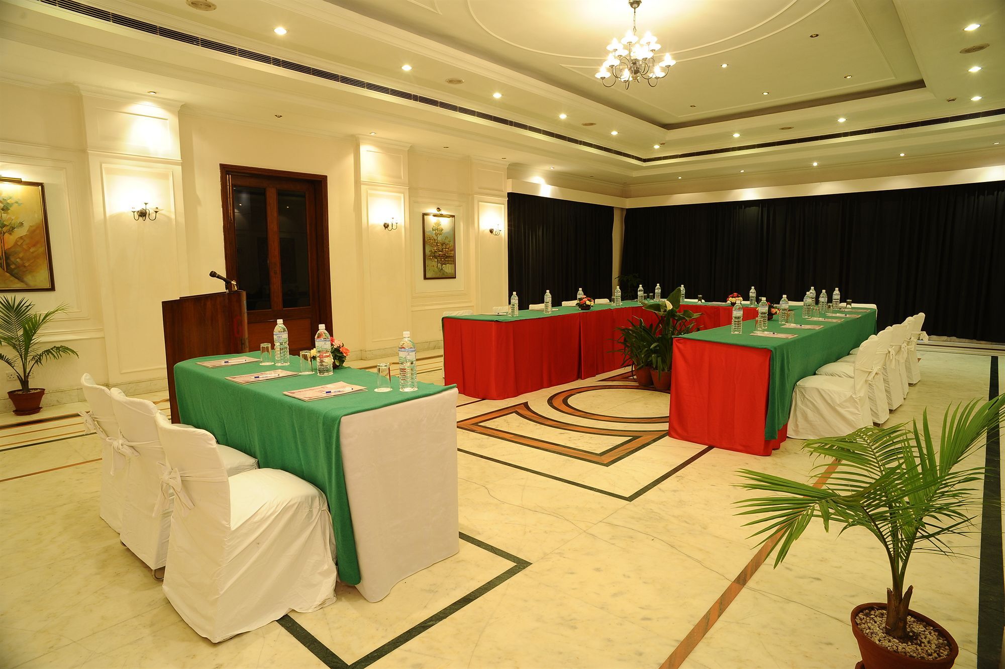 Grand Hotel Kathmandu Bagian luar foto